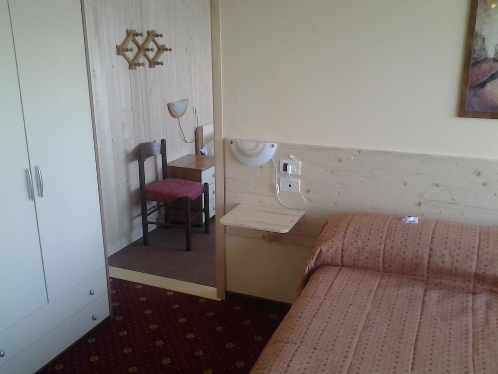 Hotel Poggio D'Oro Рива ди Солто Стая снимка
