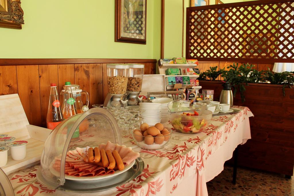 Hotel Poggio D'Oro Рива ди Солто Екстериор снимка