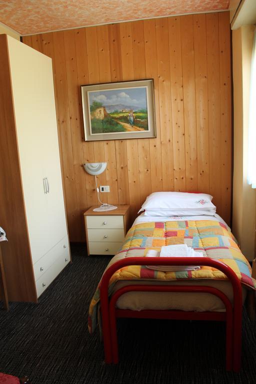 Hotel Poggio D'Oro Рива ди Солто Екстериор снимка