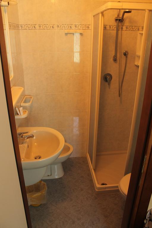 Hotel Poggio D'Oro Рива ди Солто Екстериор снимка
