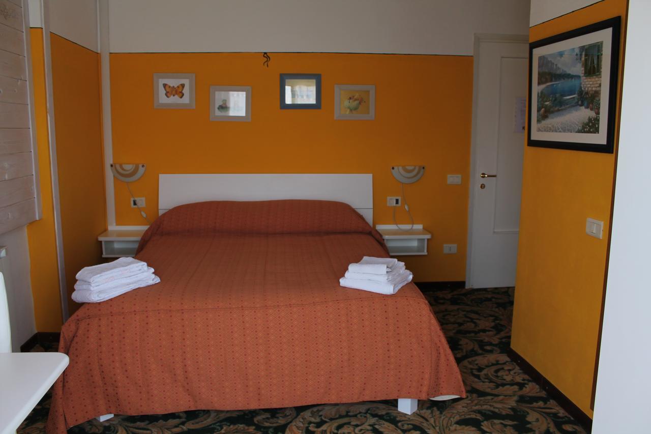Hotel Poggio D'Oro Рива ди Солто Екстериор снимка
